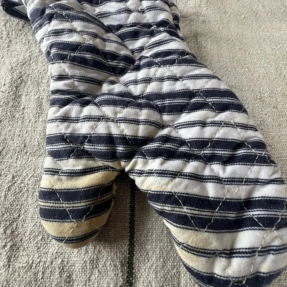 Williams Sonoma Navy and White Striped Oven Mitt and Pot Holder Set​